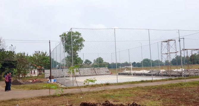 TAHAP FINISHING: Fasilitas olahraga yang dibangun Kades Keleyan Marlihan di Dusun Manggaan, Desa Keleyan. TAHAP FINISHING: Fasilitas olahraga yang dibangun Kades Keleyan Marlihan di Dusun Manggaan, Desa Keleyan.