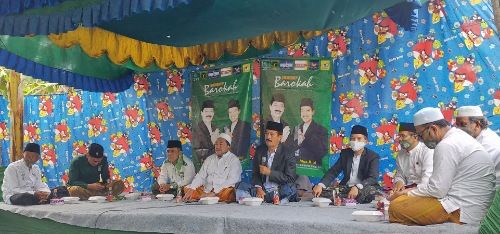 PASANGAN IDEAL: Calon Bupati Sumenep Fattah Jasin didampingi Calon Wakil Bupati Sumenep Moh. Ali Fikri hadiri acara di Desa Batu Putih Daya. PASANGAN IDEAL: Calon Bupati Sumenep Fattah Jasin didampingi Calon Wakil Bupati Sumenep Moh. Ali Fikri hadiri acara di Desa Batu Putih Daya.