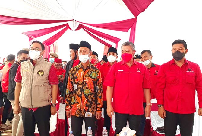 Ketua DPD dan Bupati Resmikan Kantor DPC PDIP Pamekasan Ketua DPD dan Bupati Resmikan Kantor DPC PDIP Pamekasan