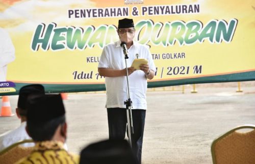BERWIBAWA: Ketua Umum DPP Partai Golkar Airlangga Hartarto saat sambutan di kantor DPP Partai Golkar, Jakarta, Rabu (21/7). BERWIBAWA: Ketua Umum DPP Partai Golkar Airlangga Hartarto saat sambutan di kantor DPP Partai Golkar, Jakarta, Rabu (21/7).