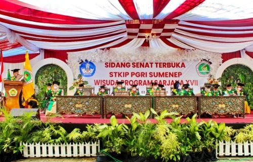 STKIP PGRI Sumenep Wisuda 413 Wisudawan STKIP PGRI Sumenep Wisuda 413 Wisudawan