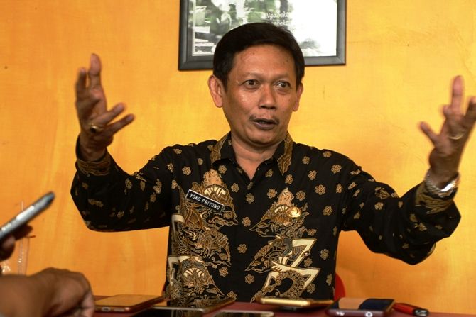 Kepala Dinas Koperasi dan UKM Kabupaten Mojokerto Yoko Priyono harus mundur dari statusnya sebagai Aparatur Sipil Negara (ASN). SK pengunduran diri itu harus keluar 30 hari sebelum pencoblosan. jawaposradarmojokerto