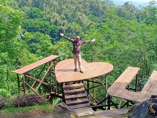 Kepala Disparpora Amat Susilo. Kepala Disparpora Amat Susilo.