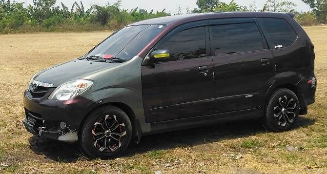 TREN: Mobil berkonsep keluarga ini lebih elegan dengan velg racing yang disematkannya. TREN: Mobil berkonsep keluarga ini lebih elegan dengan velg racing yang disematkannya.