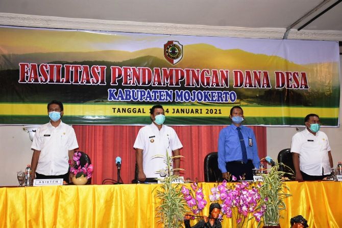ANGGARAN: Bupati Pungkasiadi membuka Fasilitasi Pendampingan DD 2021 Vanda Gardenia Hotel Trawas kemarin. ANGGARAN: Bupati Pungkasiadi membuka Fasilitasi Pendampingan DD 2021 Vanda Gardenia Hotel Trawas kemarin.