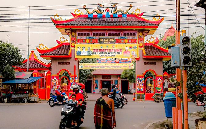 Bangunan Tempat Ibadah Tri Dharma (TITD) Kelenteng Hok Sian Koing Kota Mojokerto. Bangunan Tempat Ibadah Tri Dharma (TITD) Kelenteng Hok Sian Koing Kota Mojokerto.