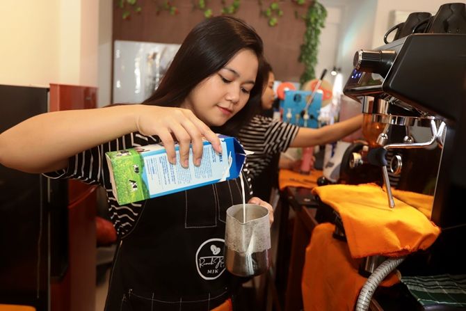 Latte art tak punya fungsi khusus pada rasa kopi. Namun, penikmat akan jauh lebih eksklusif. Latte art tak punya fungsi khusus pada rasa kopi. Namun, penikmat akan jauh lebih eksklusif.