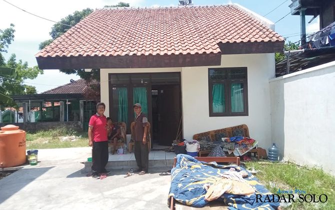 Rumah dinas Bandono sebagai penjaga sekolah di SDN Mijen, Jagalan Jebres