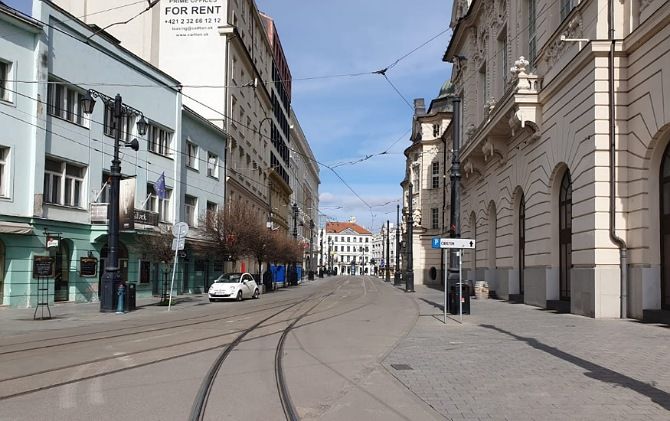 Suasana jalanan Kota Bratislava, Slovakia tampak lengang. Suasana jalanan Kota Bratislava, Slovakia tampak lengang.