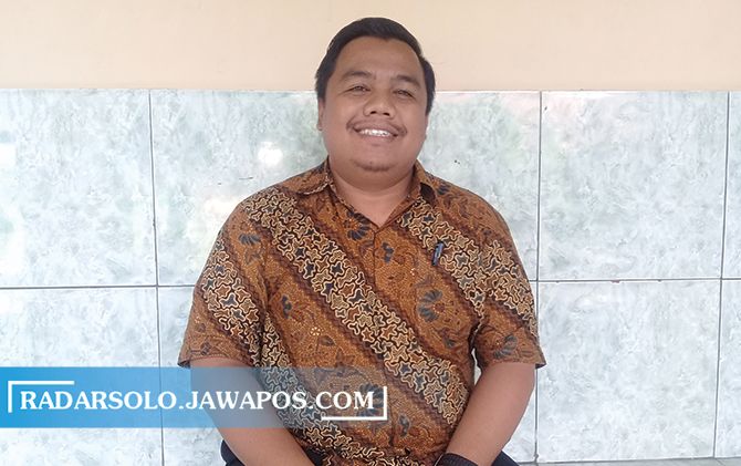 Sekretaris PPDB SMAN 4 Solo Dhanar Ali. Sekretaris PPDB SMAN 4 Solo Dhanar Ali.
