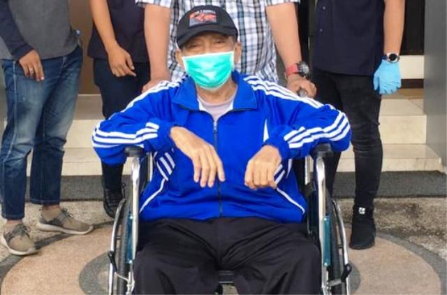 Tersangka saat diamankan kepolisian (insert). Tersangka saat diamankan kepolisian (insert).