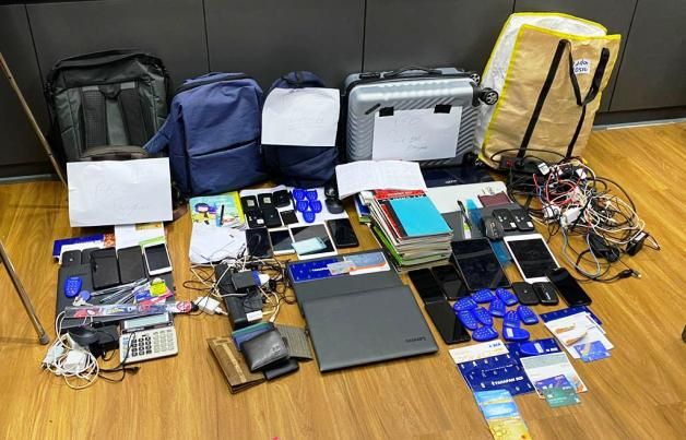 OMZET RATUSAN JUTA: Berbagai barang bukti yang disita dari komplotan judi online yang diotaki Billy Prakarsa. OMZET RATUSAN JUTA: Berbagai barang bukti yang disita dari komplotan judi online yang diotaki Billy Prakarsa.