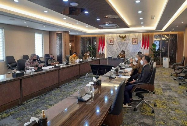 AUDIENSI: PB Wushu Indonesia dan PP Kick Boxing Indonesia beraudiensi dengan Airlangga Hartarto yang juga Ketua Umum PB WI dan Dewan Pembina PP KBI, di Kantor Kemenko Perekonomian. AUDIENSI: PB Wushu Indonesia dan PP Kick Boxing Indonesia beraudiensi dengan Airlangga Hartarto yang juga Ketua Umum PB WI dan Dewan Pembina PP KBI, di Kantor Kemenko Perekonomian.