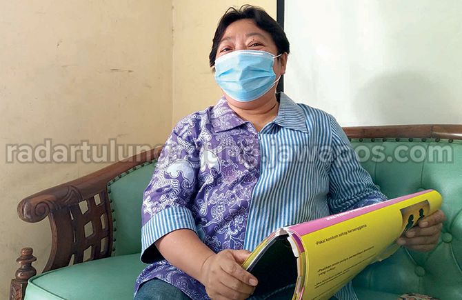 Ifada saat ditemui di kantor Sekretariat KPA Tulungagung. Ifada saat ditemui di kantor Sekretariat KPA Tulungagung.