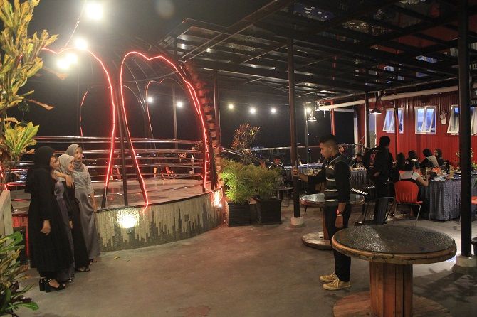 MENARIK: Arrowhead Sundeck menerapkan konsep menarik, yakni seperti berlayar dengan kapal pesiar. MENARIK: Arrowhead Sundeck menerapkan konsep menarik, yakni seperti berlayar dengan kapal pesiar.
