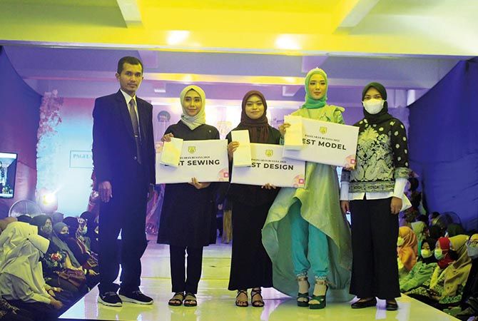 Siswa SMK Islam Assalam Jambewangi Blitar Tampilkan 43 Busana Terbaik Siswa SMK Islam Assalam Jambewangi Blitar Tampilkan 43 Busana Terbaik
