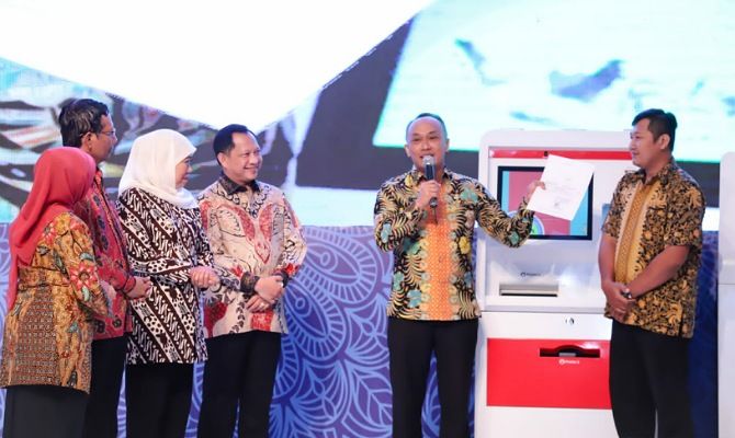 Kinerja Disdukcapil Jatim Terbaik Nasional Pada T1 Tahun 2022 Kinerja Disdukcapil Jatim Terbaik Nasional Pada T1 Tahun 2022