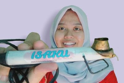 KREATIF: peserta PPK menunjukkan produk inovasinya berupa canting elektrik kemarin