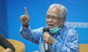 Jokowi Sebut Batik Bagian Gaya Hidup Indonesia Yang Mendunia<script async src=