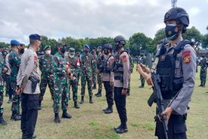 Jokowi Sebut Batik Bagian Gaya Hidup Indonesia Yang Mendunia<script async src=