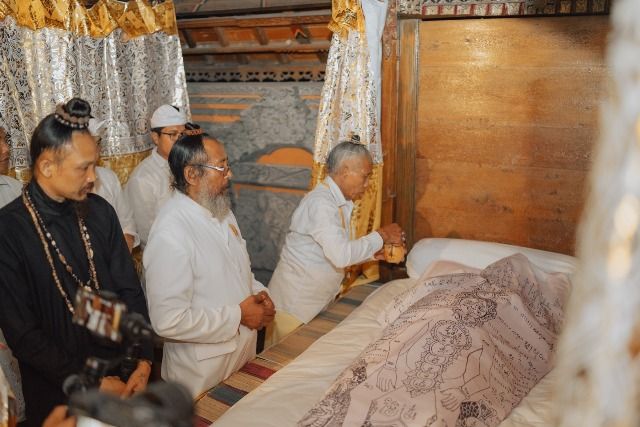 Dengar Kidung Badan Mati Dituntun Sinar Putih