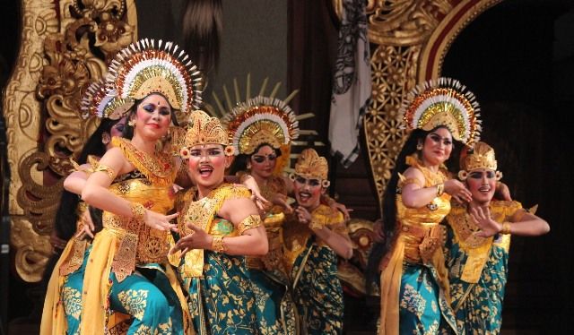 Peristiwa Magis Iringi Perjalanan Tari Janger Kedaton