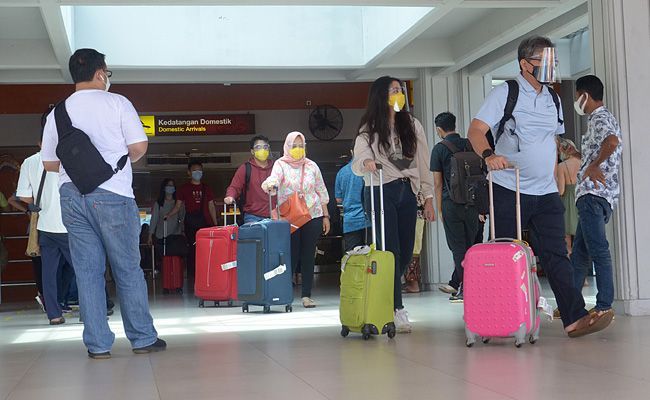 Sebelum Dipangkas Biaya Karantina Turis Di Bali Rp25 Juta Per Orang<script async src=