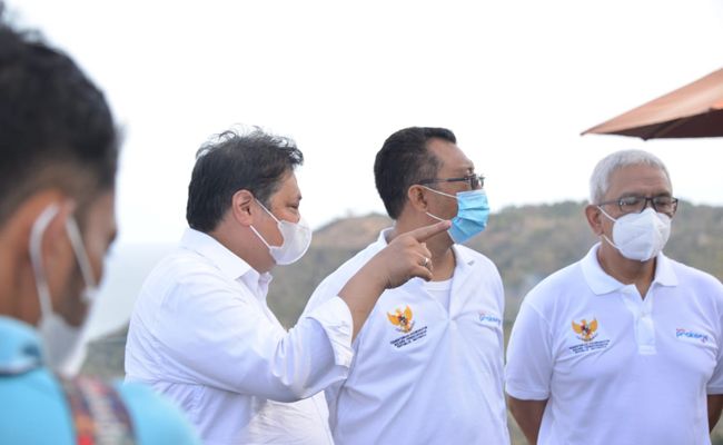 Menko Airlangga Beri Semangat Penerima Kartu Prakerja Di Ntb<script async src=