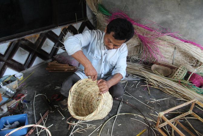 Kerajinan Rotan Di Jombang Tetap Bertahan