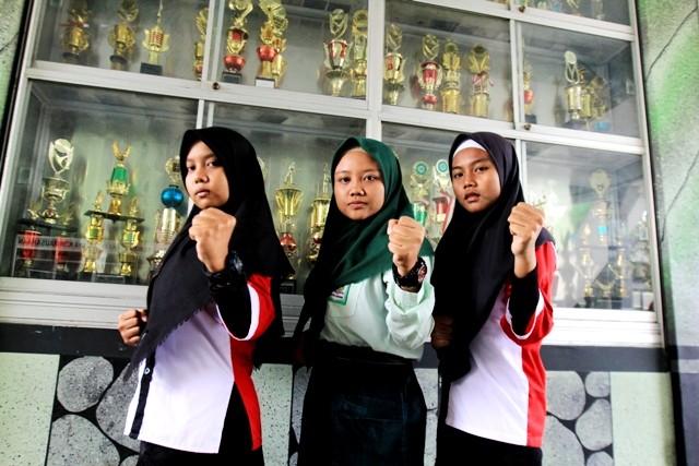 Jeny Dea Dan Evy Tiga Sahabat Berprestasi Di Dunia Karate