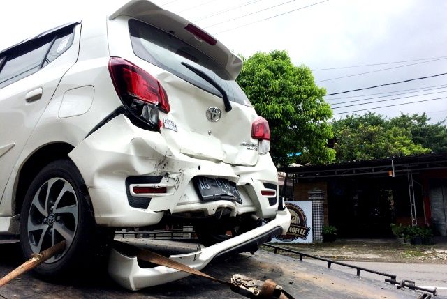 55 Koleksi Gambar Mobil Agya Tabrakan Terbaru
