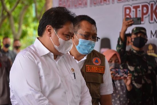 Airlangga Bantuan Tunai Pkl Warung Di Ntb Paling Cepat Tepat<script async src=