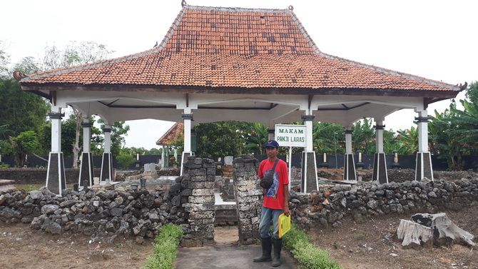 Mengunjungi Makam Dan Jejak Perjalanan Panji Laras