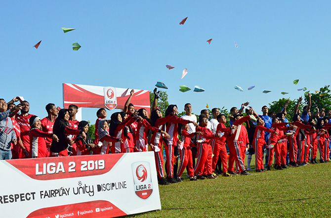 Pesawat Kertas Kenang Bapak Demokrasi