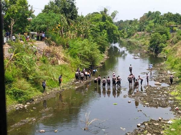 Kerangka Manusia Ditemukan Di Sungai Brangkal