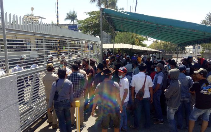 Blokade Akses Masuk Pt Sai Warga Tuntut Jatah Avalan Blokade Akses Masuk Pt Sai Warga Tuntut Jatah Avalan