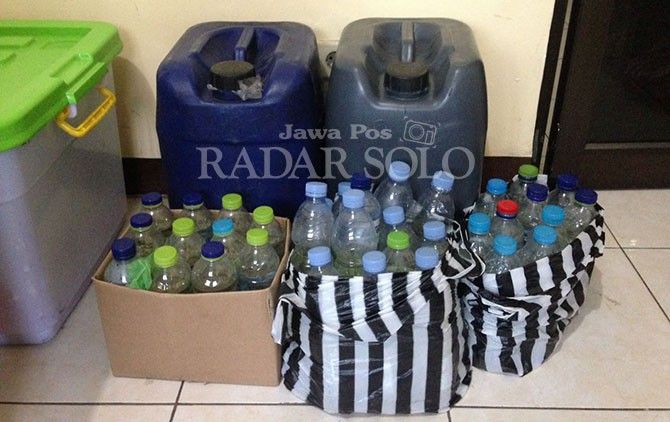 Untungnya Ratusan Botol Ciu Sukoharjo Gagal Dikirim Ke Bekasi