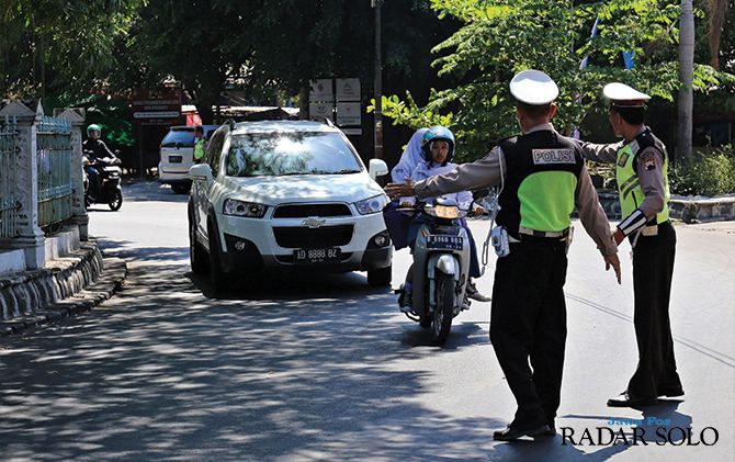 Polisi Incar Kendaraan Pribadi Pakai Sirene