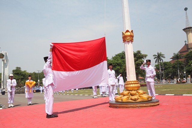 84+ Gambar Pengibaran Bendera Merah Putih Saat Proklamasi Paling Keren 84+ Gambar Pengibaran Bendera Merah Putih Saat Proklamasi Paling Keren