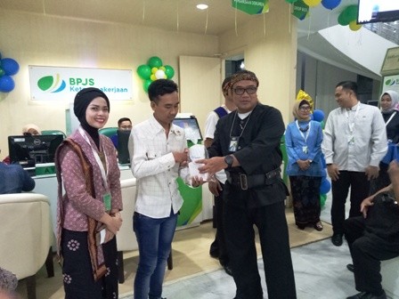 Bpjsk Rungkut Bayarkan Jaminan Pensiun Rp 345 Juta