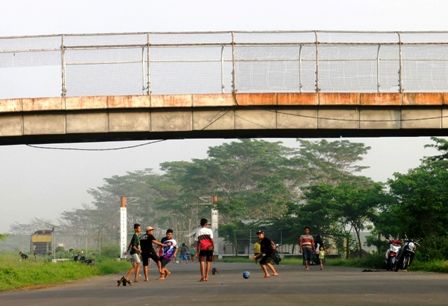 Jalan Sepanjang 1 Km Itu ramai Aktivitas di Hari Minggu Jalan Sepanjang 1 Km Itu ramai Aktivitas di Hari Minggu