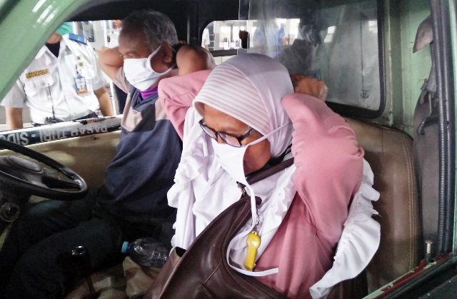 Sopir Angkot dan Penumpang di Surabaya Wajib Pakai Masker