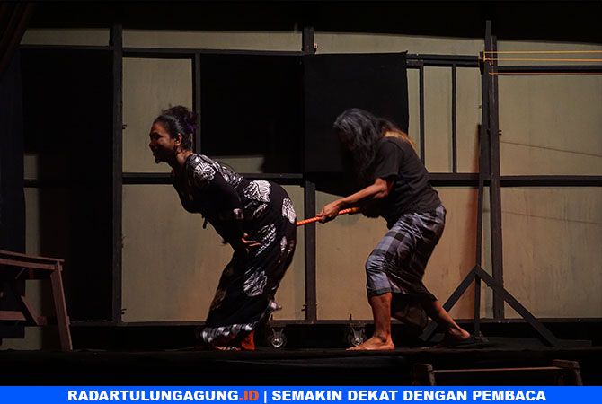 Tampil Perdana Komunitas Teater Gayeng Ingin Terus Keliling Desa