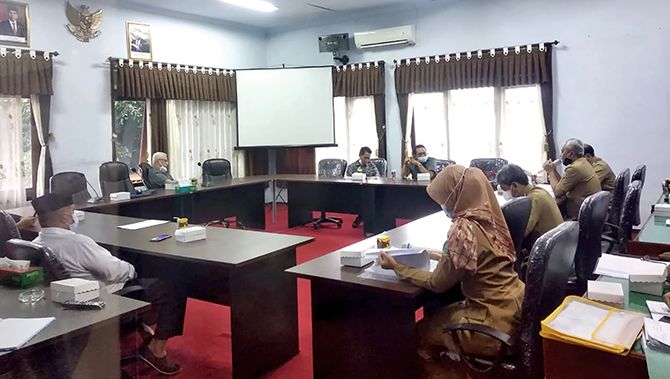 Panitia Seleksi Akui Ada Kecurangan<script async src=